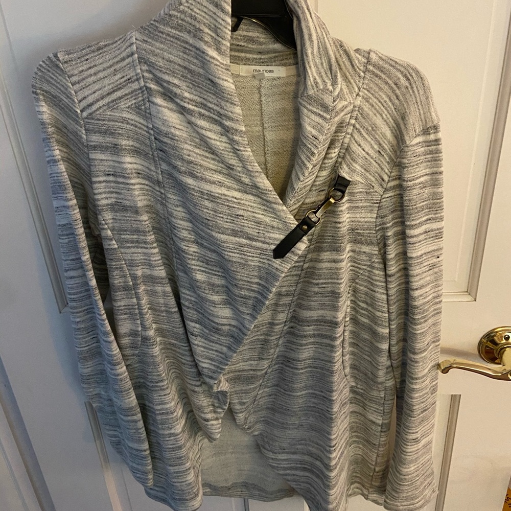 Only worn once! Super cute sweater jacket w/ clip